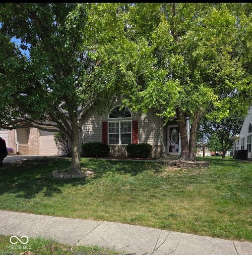 1311 Flintlock Dr, Greenwood, IN, 46143-7786 | Card Image