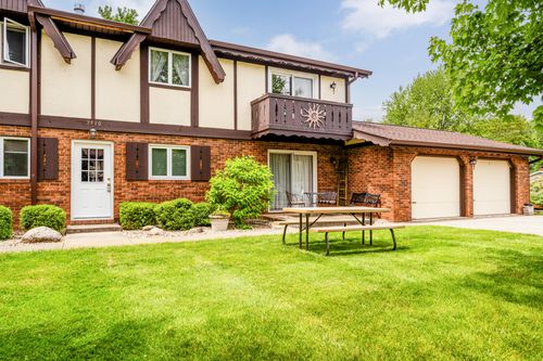 14-5410 Country Aire Dr, Coloma, MI, 49038-8607 | Card Image