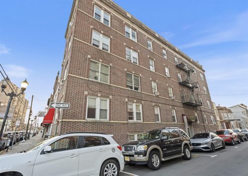 3-105-103-105 Westover Pl, West New York, NJ, 07093-2813 | Card Image