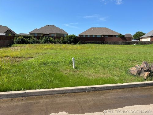 1311 Magnolia Dr, Ada, OK, 74820-8918 | Card Image