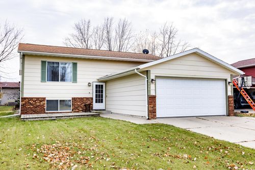 1620 36th Ave S, Fargo, ND, 58104-6106 | Card Image