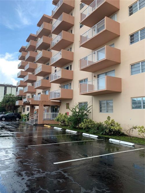 apt-301-2200 E Hallandale Beach Blvd, Hallandale Beach, FL, 33009-3777 | Card Image