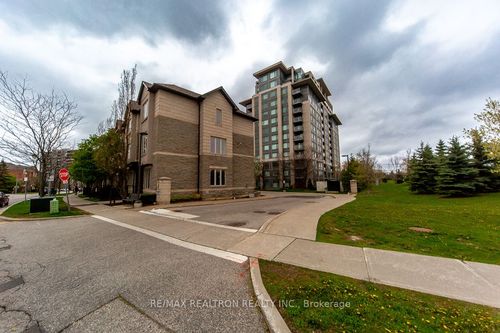 709-253 S Park Rd, Thornhill, ON, L3T0B4 | Card Image