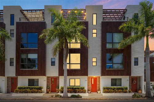 130 8th St N, St Petersburg, FL, 33701-3616 | Card Image