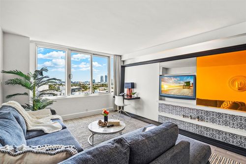 1123-1100 West Ave, Miami Beach, FL, 33139-4749 | Card Image