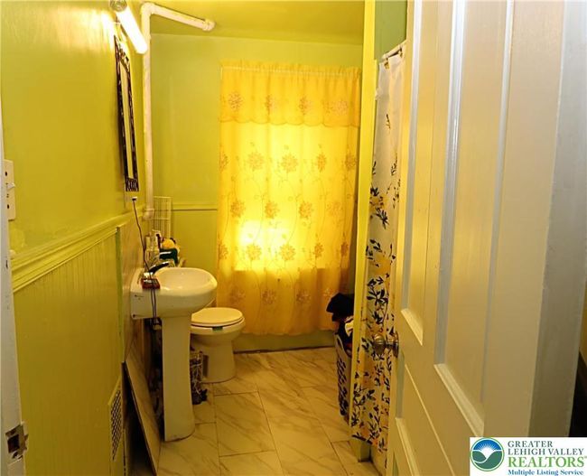 740 W Cedar St, Townhouse with 5 bedrooms, 2 bathrooms and null parking in Allentown PA | Image 13