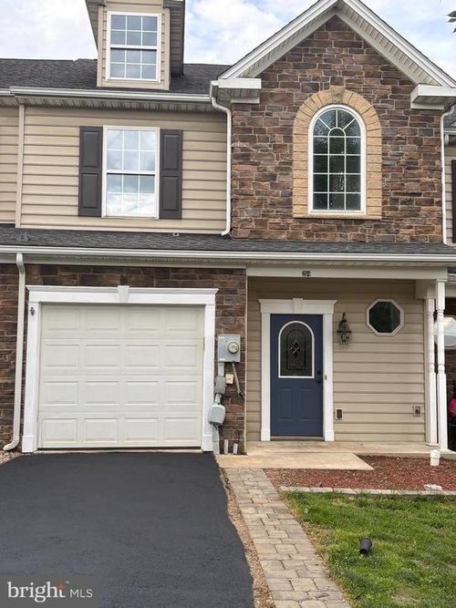 204 Whitley Dr, CHAMBERSBURG, PA, 17201-8790 | Card Image