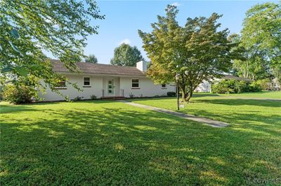 In Town roomy Rancher on almost half acre. | Image 1