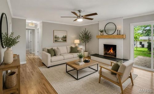 1015 Fernway Ln, Saint Louis, MO, 63141-6145 | Card Image