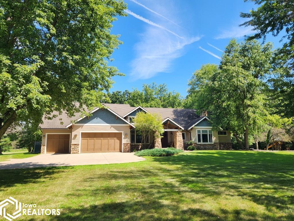 Oak Run Dr, Mason City, IA 50401