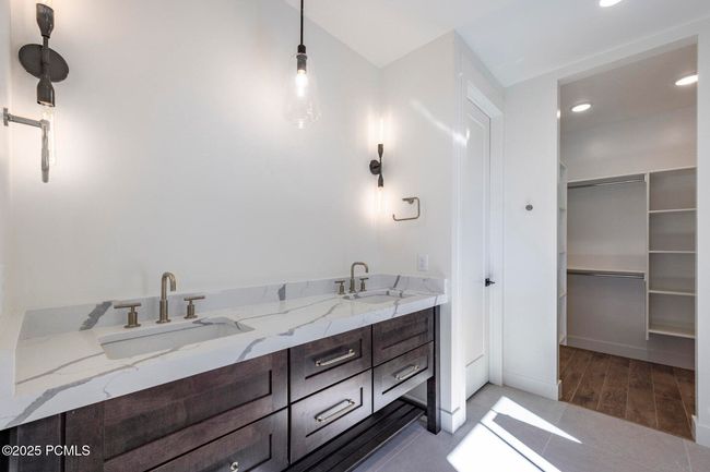 678 E Silver Hill Loop, Condo with 4 bedrooms, 4 bathrooms and null parking in Hideout UT | Image 17