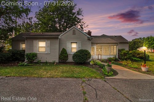 9116 Hix Rd, Livonia, MI, 48150-3472 | Card Image