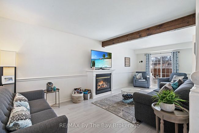 15 Baker St, House other with 4 bedrooms, 2 bathrooms and 4 parking in Wasaga Beach ON | Image 6