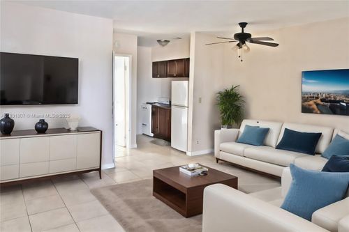 apt-3-417 Nw 2nd Ave, Hallandale Beach, FL, 33009-3316 | Card Image