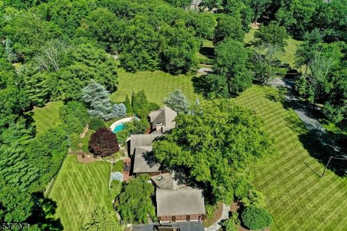 33 Woodfield Ln, Saddle River, NJ, 07458-3219 | Card Image