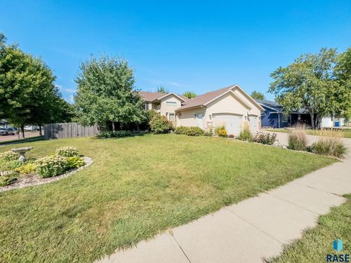 619 Raven Ave, Harrisburg, SD, 57032-2264 | Card Image