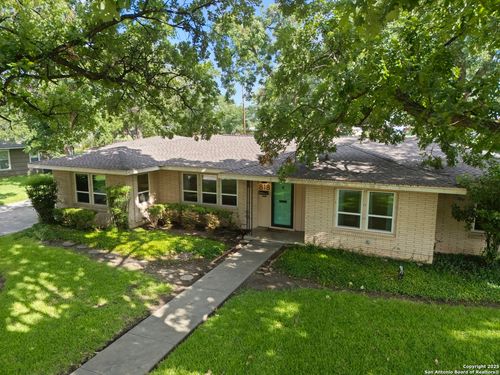 818 Cherry St, Uvalde, TX, 78801-4402 | Card Image
