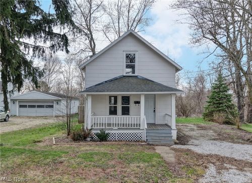 994 Perry Ave, Barberton, OH, 44203-7042 | Card Image