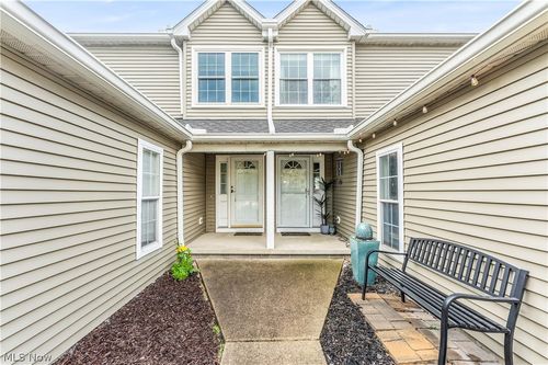 4215 Jennings Ridge Dr, Cleveland, OH, 44109-3781 | Card Image