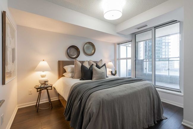 810 - 35 Bastion St, Condo with 2 bedrooms, 2 bathrooms and 2 parking in Toronto ON | Image 12