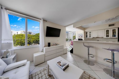 352-250 180th Dr, Sunny Isles Beach, FL, 33160-5501 | Card Image