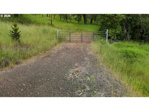540 Horizon Ln, Myrtle Creek, OR, 97457-9755 | Card Image