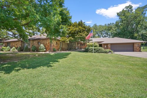 2425 E 53rd St, Tulsa, OK, 74105-6601 | Card Image