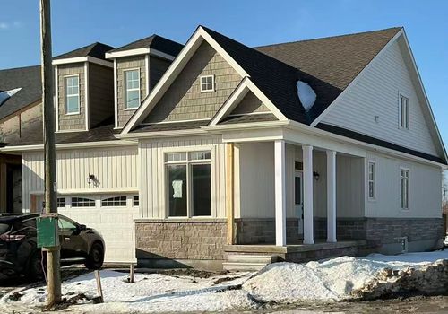 2 Shelson Pl, Sutton West, ON, L0E1R0 | Card Image