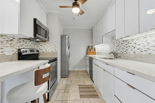 205-211 S Ocean Dr, Hollywood, FL, 33019-1706 | Card Image