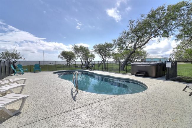 1010 First St Street, House other with 6 bedrooms, 4 bathrooms and 8 parking in Bayside TX | Image 14