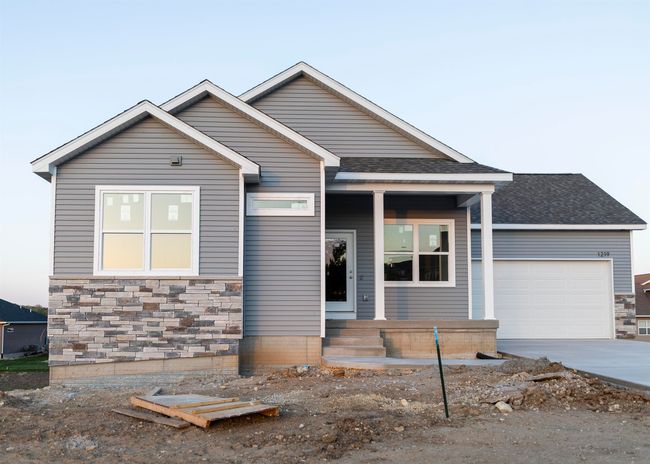 1219 Stone Ln, House other with 3 bedrooms, 2 bathrooms and null parking in Waverly IA | Image 5