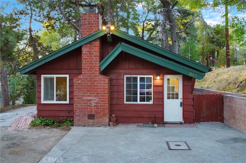 32871 Cougar Ln, Running Springs, CA, 92382-7583 | Card Image