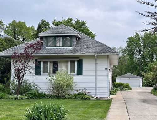 377 Blackhawk Rd, Riverside, IL, 60546-2344 | Card Image