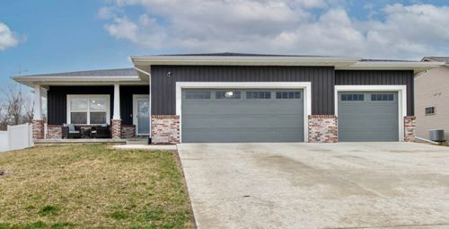 300 Raef Rd, Downs, IL, 61736-2006 | Card Image
