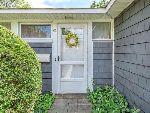 31 Townsend St, Glen Head, NY, 11545-1300 | Card Image