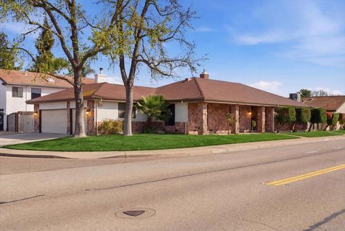 2315 W Vine St, Lodi, CA, 95242-3728 | Card Image