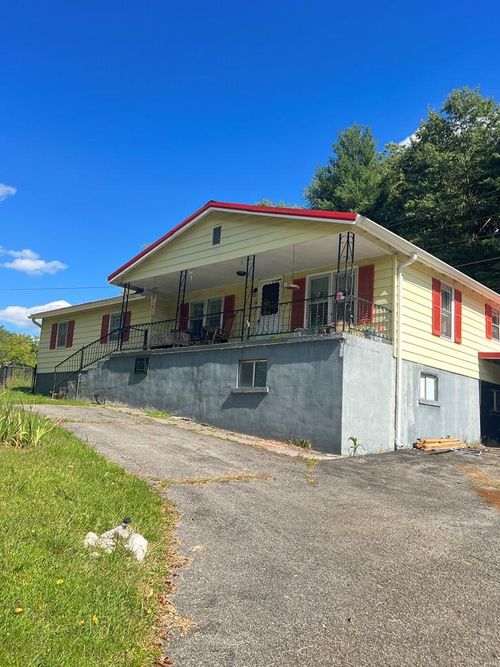 240 Birmingham Rd, Cedar Bluff, VA, 24609-8557 | Card Image