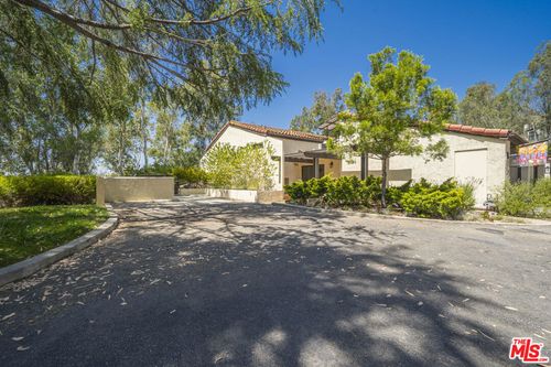 28 Aller Ct, Glendale, CA, 91206-1701 | Card Image