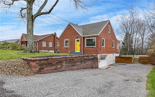 3900 Bonita Dr, Allison Park, PA, 15101-3304 | Card Image