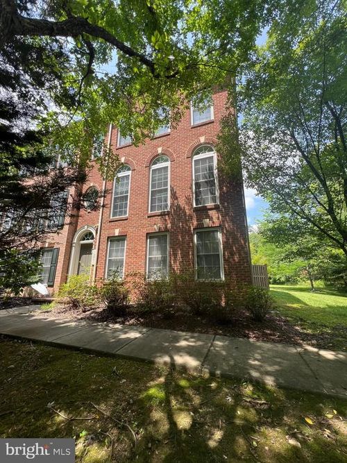 12801 Half Moon Ln, WOODBRIDGE, VA, 22192-5442 | Card Image