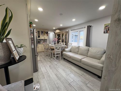 21830 110th Ave, Queens Village, NY, 11429-2517 | Card Image