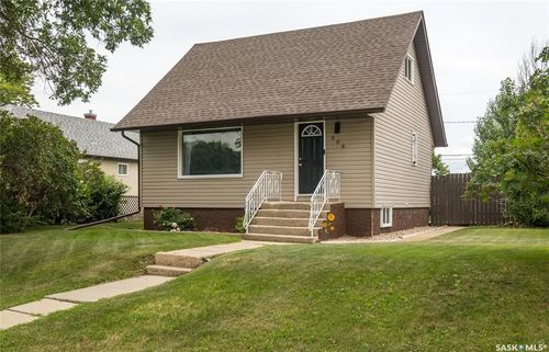 906 1st St E, Prince Albert, SK, S6V0C4 | Card Image