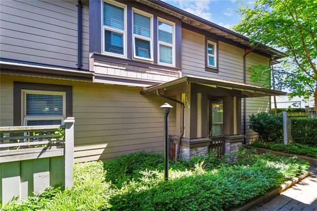 329 E 15 Th Street, Townhouse with 3 bedrooms, 2 bathrooms and 2 parking in North Vancouver BC | Image 1