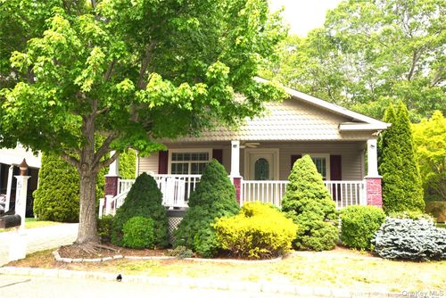 516-1661 Old Country Rd, Riverhead, NY, 11901-4451 | Card Image