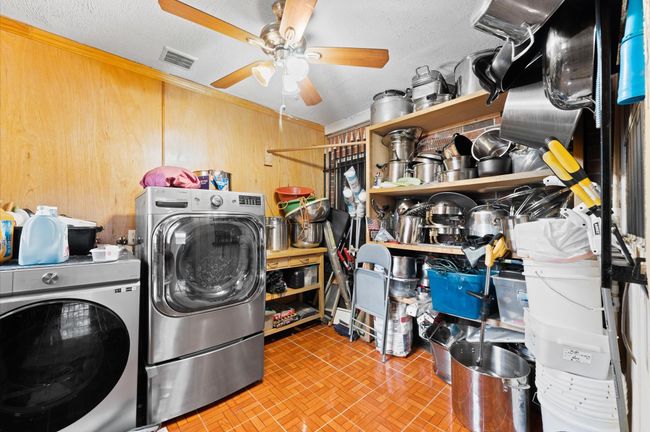 707 Doncrest St, House other with 7 bedrooms, 5 bathrooms and 4 parking in Channelview TX | Image 6