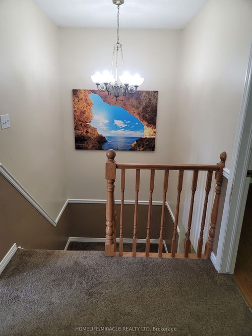 696 Penny Lane, Burlington, ON, L7T4J1 | Card Image