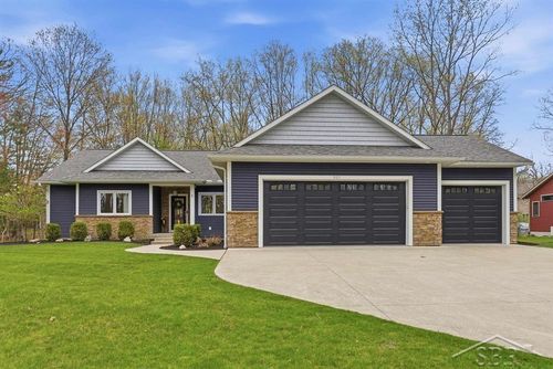 921 S Crooked Tree Ln, Midland, MI, 48640-7606 | Card Image