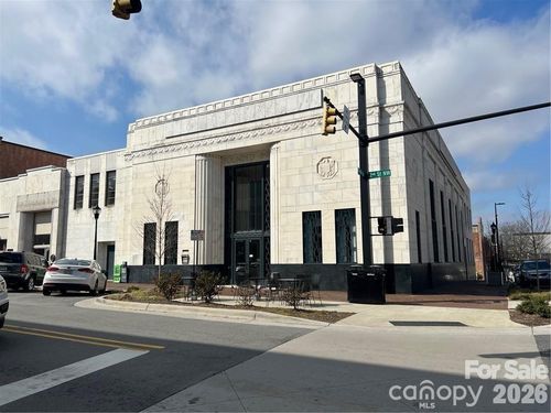 39 2nd St Nw, Hickory, NC, 28601-6104 | Card Image