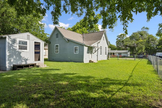 808 E High St, House other with 2 bedrooms, 1 bathrooms and null parking in Terrell TX | Image 22