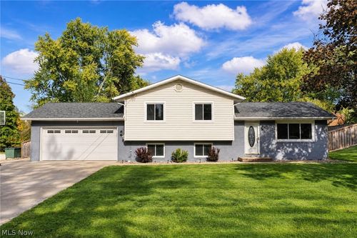 427 Brian Dr, Tallmadge, OH, 44278-1415 | Card Image